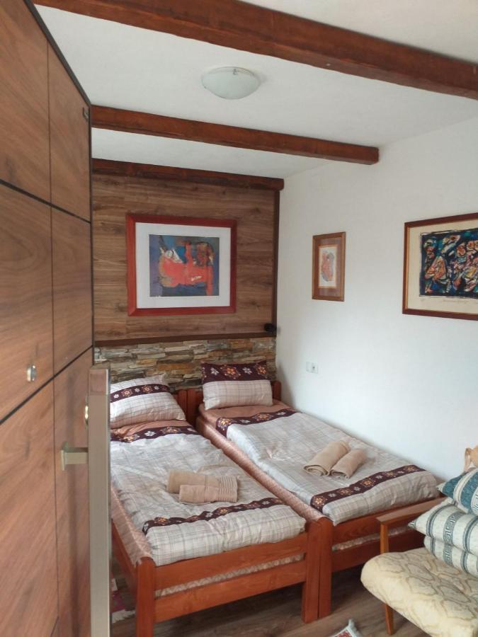 Restaurant And Apartments - T'Ga Za Jug Lazaropole Ngoại thất bức ảnh