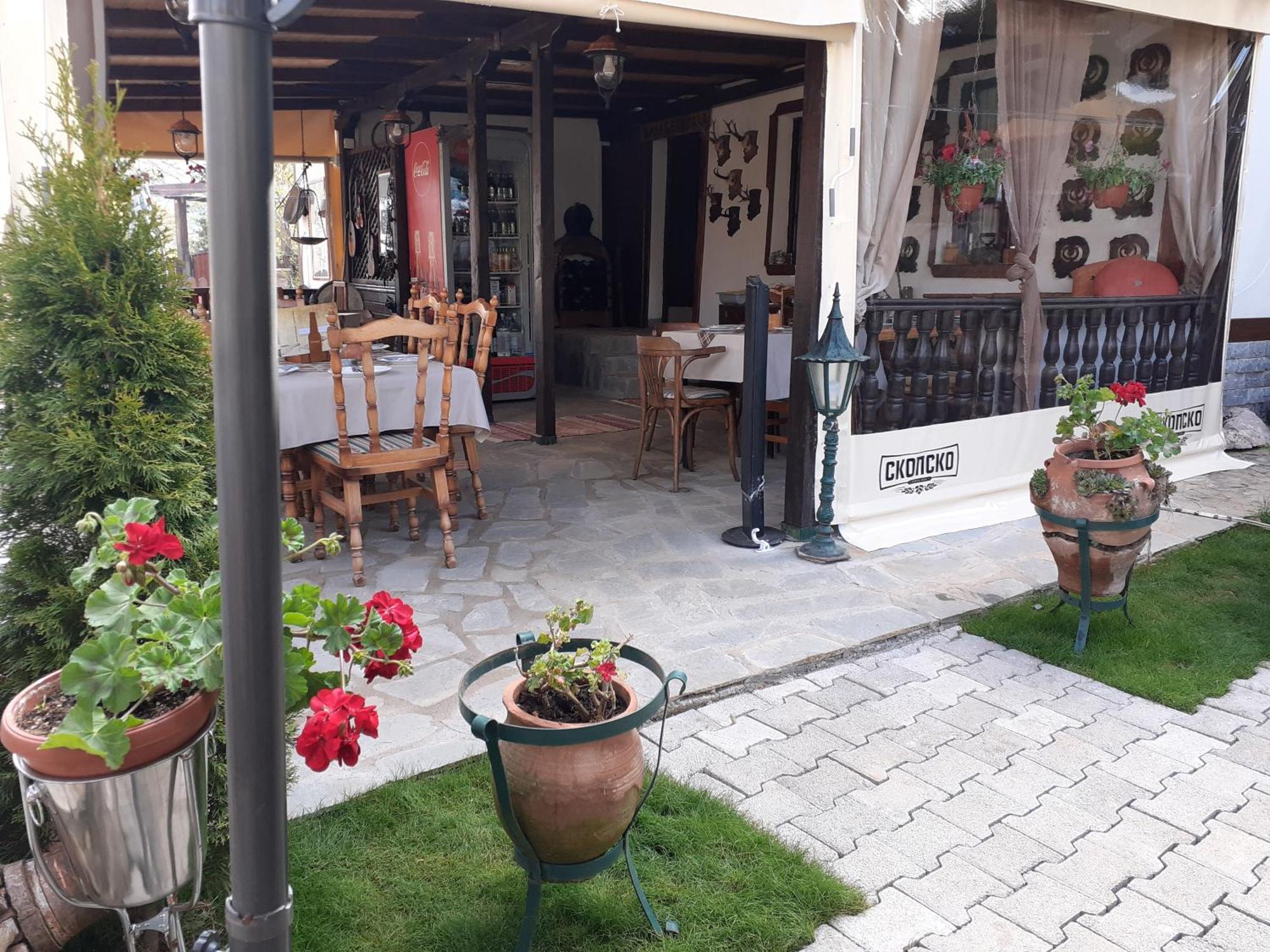Restaurant And Apartments - T'Ga Za Jug Lazaropole Ngoại thất bức ảnh